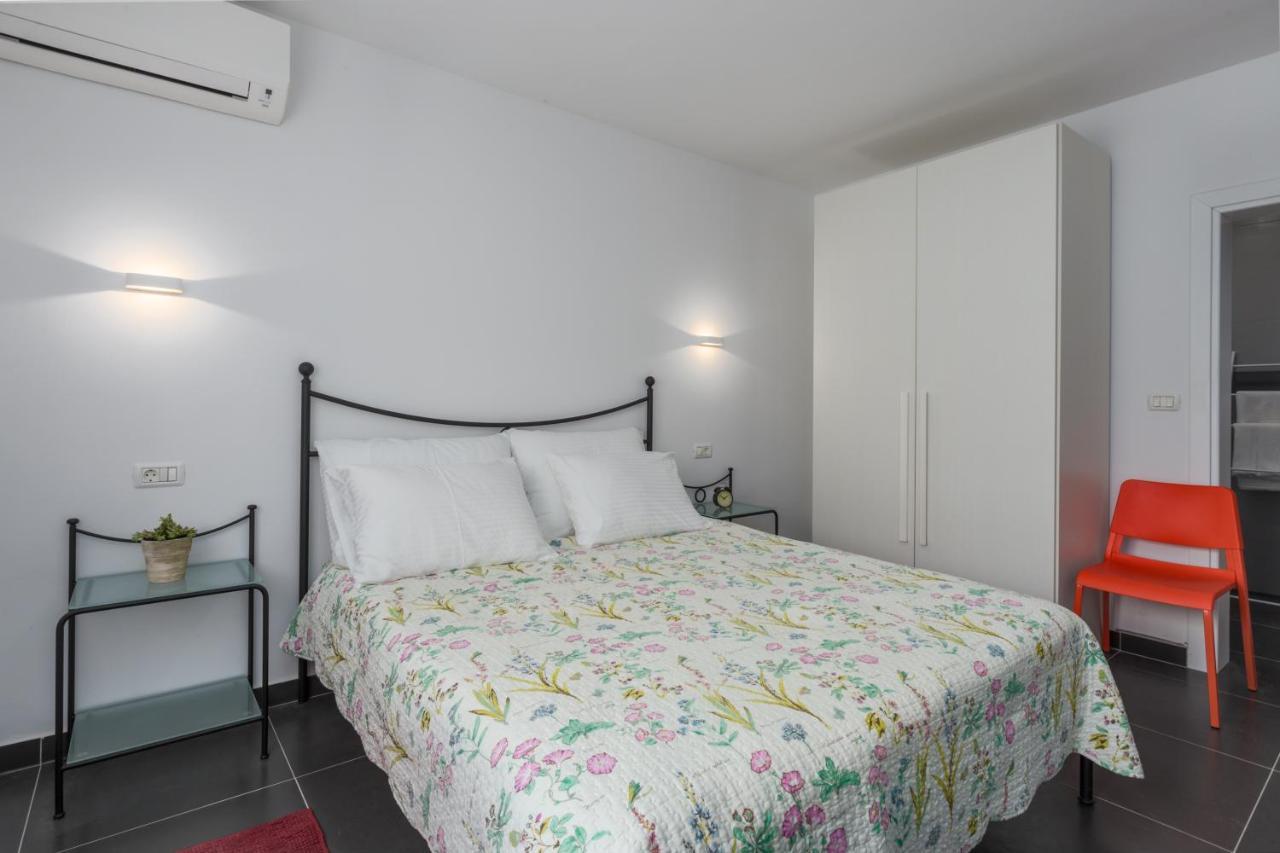 Apartment Intimes *